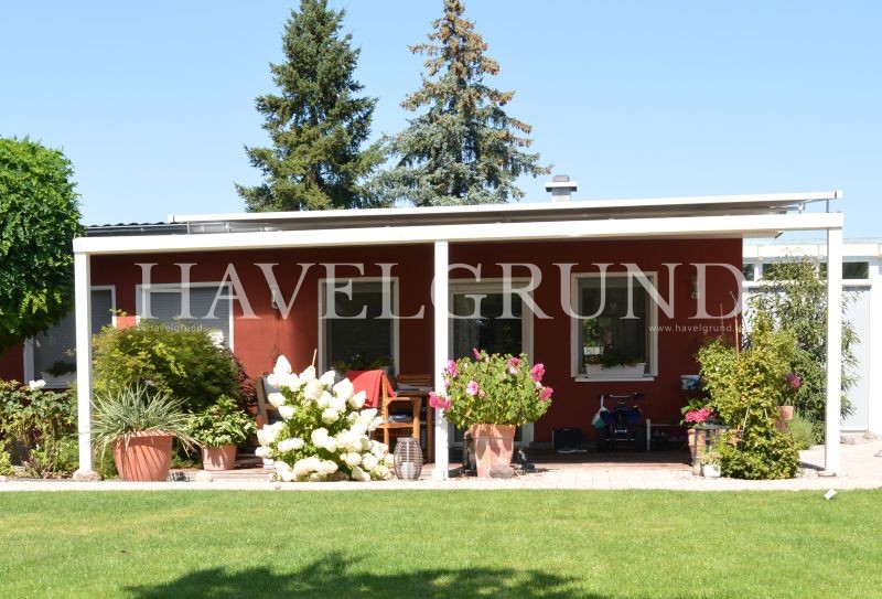 Großer Bungalow mit 4 Zimmern, Nebengelass, Doppelgarage und Pool